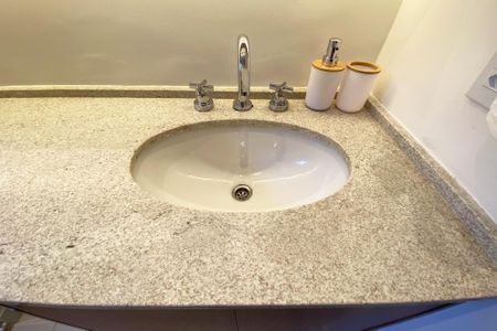 Apartamento à venda com 74m², 2 quartos e 1 vaga Apartamento à venda com 74m², 2 quartos e 1 vagaBanheiro do Quarto 2