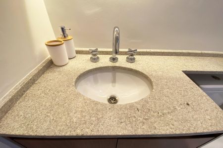 Apartamento à venda com 74m², 2 quartos e 1 vaga Apartamento à venda com 74m², 2 quartos e 1 vagaBanheiro Social