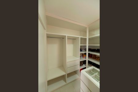 Apartamento para alugar com 76m², 2 quartos e 1 vagaCloset Suíte