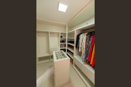 Apartamento para alugar com 76m², 2 quartos e 1 vagaCloset Suíte