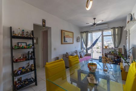 Apartamento à venda com 72m², 2 quartos e 1 vaga Apartamento à venda com 72m², 2 quartos e 1 vagaSala