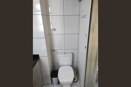 Banheiro de apartamento à venda com 1 quarto, 31m² em Rio Branco, Porto Alegre