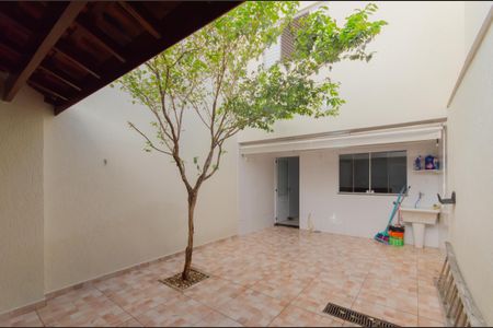 Casa à venda com 140m², 3 quartos e 1 vagaQuintal