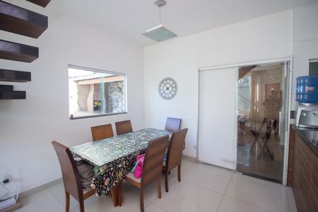 Casa à venda com 130m², 3 quartos e 2 vagas Casa à venda com 130m², 3 quartos e 2 vagasCopa