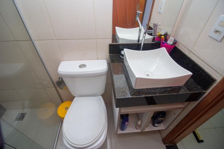 Casa à venda com 130m², 3 quartos e 2 vagas Casa à venda com 130m², 3 quartos e 2 vagasBanheiro Social