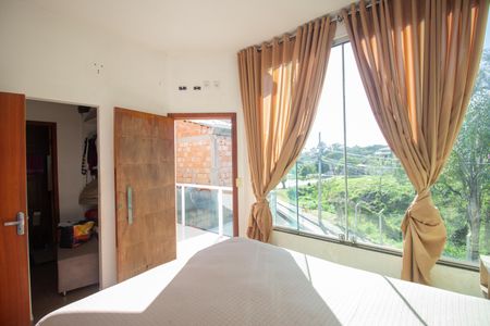 Casa à venda com 130m², 3 quartos e 2 vagas Casa à venda com 130m², 3 quartos e 2 vagas Suíte