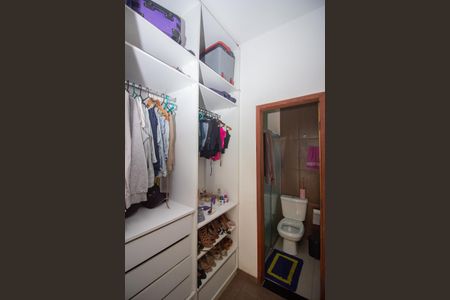 Casa à venda com 130m², 3 quartos e 2 vagas Casa à venda com 130m², 3 quartos e 2 vagasCloset da suíte