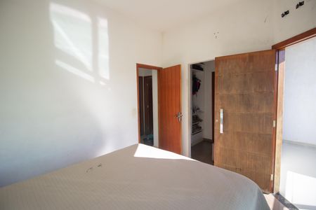 Casa à venda com 130m², 3 quartos e 2 vagas Casa à venda com 130m², 3 quartos e 2 vagas Suíte