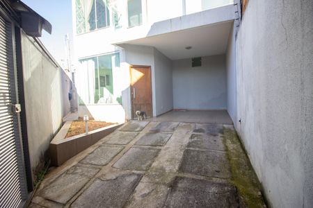 Casa à venda com 130m², 3 quartos e 2 vagas Casa à venda com 130m², 3 quartos e 2 vagasGaragem