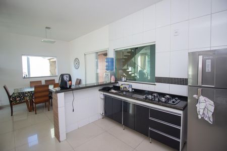 Casa à venda com 130m², 3 quartos e 2 vagas Casa à venda com 130m², 3 quartos e 2 vagasCozinha