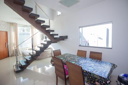 Casa à venda com 130m², 3 quartos e 2 vagas Casa à venda com 130m², 3 quartos e 2 vagasCopa