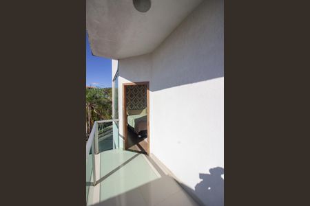 Casa à venda com 130m², 3 quartos e 2 vagas Casa à venda com 130m², 3 quartos e 2 vagasVaranda da suíte