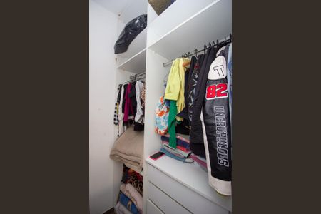 Casa à venda com 130m², 3 quartos e 2 vagas Casa à venda com 130m², 3 quartos e 2 vagasCloset da suíte