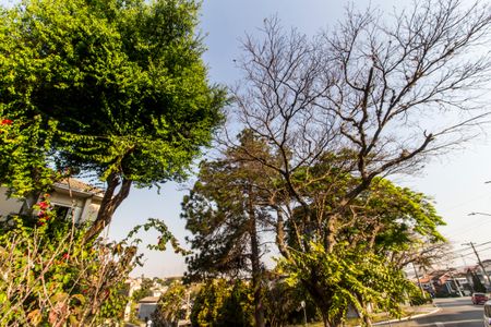 Casa de condomínio à venda com 573m², 4 quartos e 4 vagas Casa de condomínio à venda com 573m², 4 quartos e 4 vagasVista da Rua