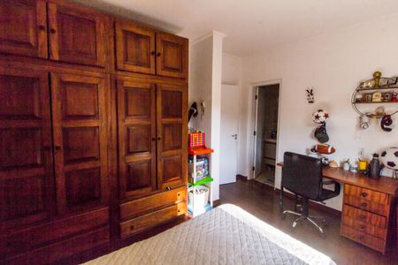 Casa de condomínio à venda com 573m², 4 quartos e 4 vagas Casa de condomínio à venda com 573m², 4 quartos e 4 vagasSuíte 3