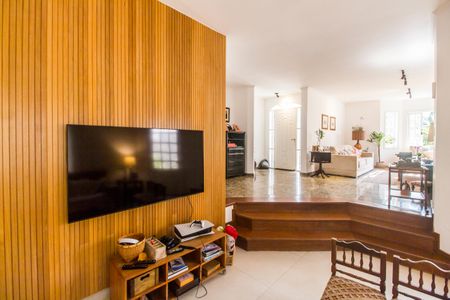 Casa de condomínio à venda com 573m², 4 quartos e 4 vagas Casa de condomínio à venda com 573m², 4 quartos e 4 vagasSala