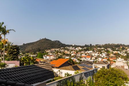 Casa de condomínio à venda com 573m², 4 quartos e 4 vagas Casa de condomínio à venda com 573m², 4 quartos e 4 vagasVista da Suíte