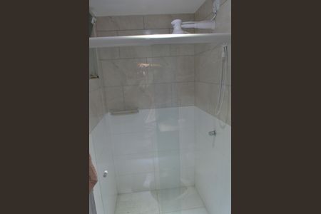 Casa de condomínio à venda com 375m², 4 quartos e 4 vagas Casa de condomínio à venda com 375m², 4 quartos e 4 vagasBanheiro de Serviço