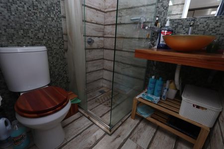 Apartamento à venda com 75m², 2 quartos e 2 vagasBanheiro da Suíte