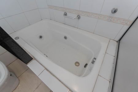 Apartamento para alugar com 210m², 2 quartos e sem vagaBanheiro