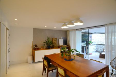 Sala de apartamento à venda com 2 quartos, 135m² em Barra da Tijuca, Rio de Janeiro