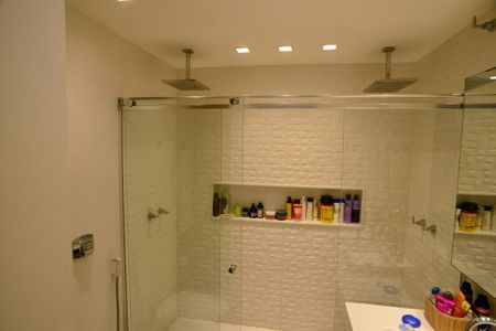 Apartamento à venda com 135m², 2 quartos e 3 vagasBanheiro Suíte 2