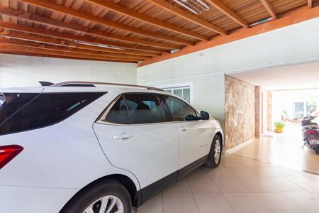 Casa à venda com 254m², 3 quartos e 3 vagas Casa à venda com 254m², 3 quartos e 3 vagasGaragem