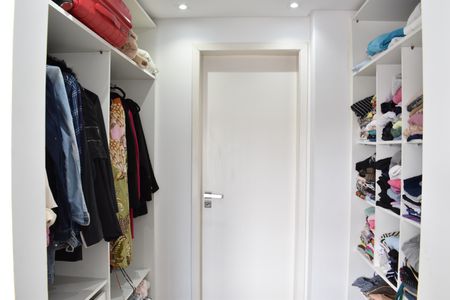 Casa para alugar com 180m², 3 quartos e 7 vagasSuíte - CLoset