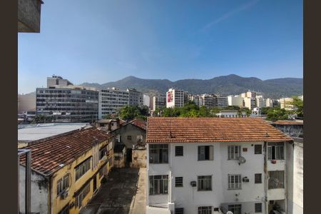 Apartamento à venda com 75m², 2 quartos e 1 vagaÁrea de Serviço