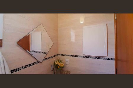 Casa à venda com 318m², 4 quartos e 8 vagas Casa à venda com 318m², 4 quartos e 8 vagasLavabo