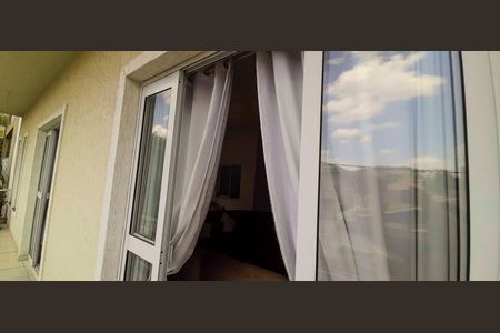 Casa à venda com 318m², 4 quartos e 8 vagas Casa à venda com 318m², 4 quartos e 8 vagasSacada