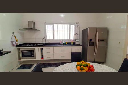 Casa à venda com 318m², 4 quartos e 8 vagas Casa à venda com 318m², 4 quartos e 8 vagasCozinha