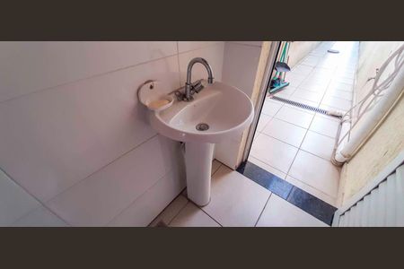 Casa à venda com 318m², 4 quartos e 8 vagas Casa à venda com 318m², 4 quartos e 8 vagasLavabo do Espaço Gourmet