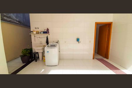 Casa à venda com 318m², 4 quartos e 8 vagas Casa à venda com 318m², 4 quartos e 8 vagasÁrea de Serviço