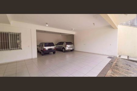 Casa à venda com 318m², 4 quartos e 8 vagas Casa à venda com 318m², 4 quartos e 8 vagasGaragem