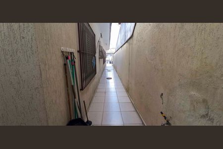 Casa à venda com 318m², 4 quartos e 8 vagas Casa à venda com 318m², 4 quartos e 8 vagasCorredor