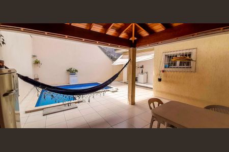 Casa à venda com 318m², 4 quartos e 8 vagas Casa à venda com 318m², 4 quartos e 8 vagasEspaço Gourmet