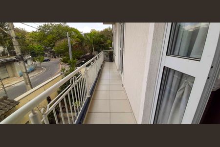 Casa à venda com 318m², 4 quartos e 8 vagas Casa à venda com 318m², 4 quartos e 8 vagasSacada