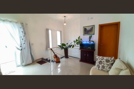 Casa à venda com 318m², 4 quartos e 8 vagas Casa à venda com 318m², 4 quartos e 8 vagasSala de Estar