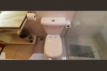 Casa à venda com 318m², 4 quartos e 8 vagas Casa à venda com 318m², 4 quartos e 8 vagasBanheiro da Suíte 2