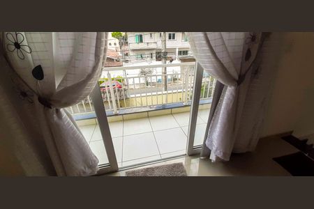 Casa à venda com 318m², 4 quartos e 8 vagas Casa à venda com 318m², 4 quartos e 8 vagasSacada da Sala de Estar