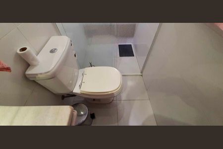 Casa à venda com 318m², 4 quartos e 8 vagas Casa à venda com 318m², 4 quartos e 8 vagasBanheiro da Suíte 3