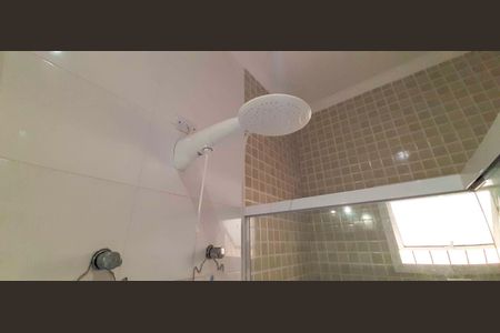 Casa à venda com 318m², 4 quartos e 8 vagas Casa à venda com 318m², 4 quartos e 8 vagasBanheiro da Suíte 1