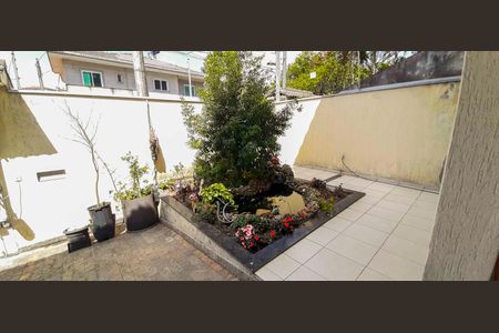 Casa à venda com 318m², 4 quartos e 8 vagas Casa à venda com 318m², 4 quartos e 8 vagasÁrea Externa