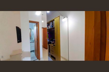Casa à venda com 318m², 4 quartos e 8 vagas Casa à venda com 318m², 4 quartos e 8 vagasCloset da Suíte 1