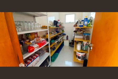 Casa à venda com 318m², 4 quartos e 8 vagas Casa à venda com 318m², 4 quartos e 8 vagasDespensa