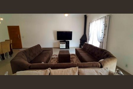 Casa à venda com 318m², 4 quartos e 8 vagas Casa à venda com 318m², 4 quartos e 8 vagasSala