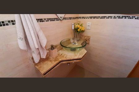 Casa à venda com 318m², 4 quartos e 8 vagas Casa à venda com 318m², 4 quartos e 8 vagasLavabo