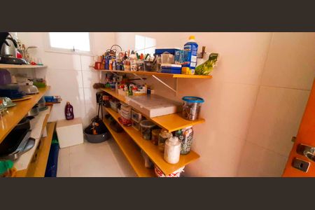 Casa à venda com 318m², 4 quartos e 8 vagas Casa à venda com 318m², 4 quartos e 8 vagasDespensa