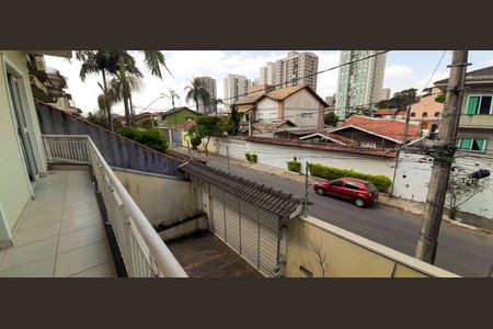Casa à venda com 318m², 4 quartos e 8 vagas Casa à venda com 318m², 4 quartos e 8 vagasVista da Sacada